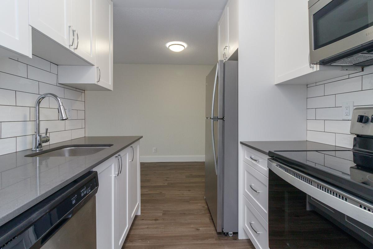 984 McKenzie Apartments - Photo 14