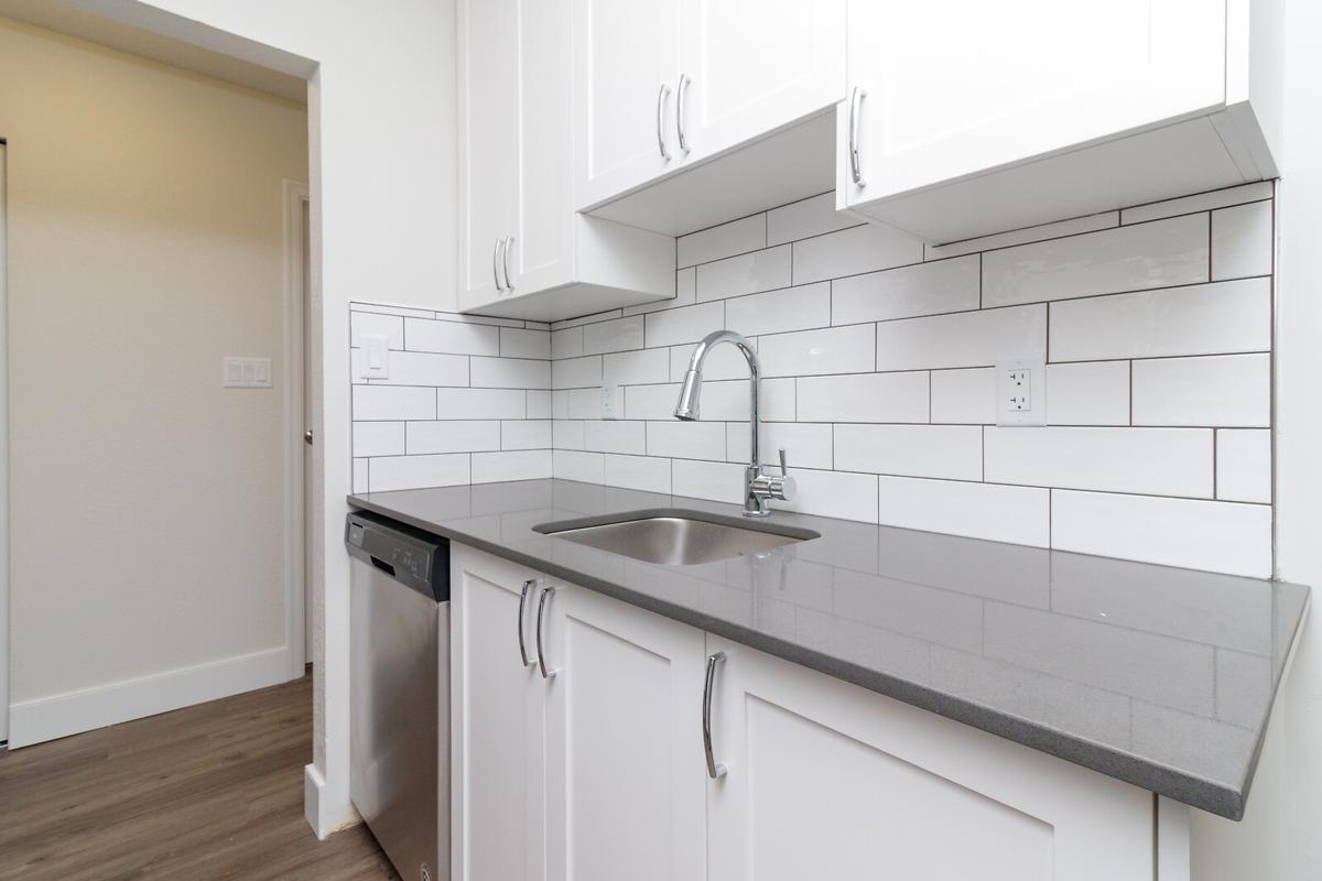 984 McKenzie Apartments - Photo 16