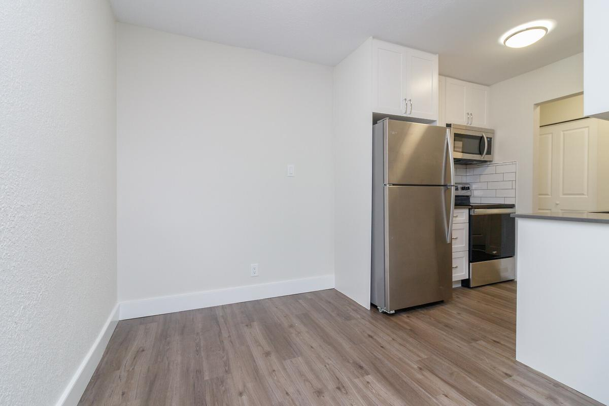 984 McKenzie Apartments - Photo 21