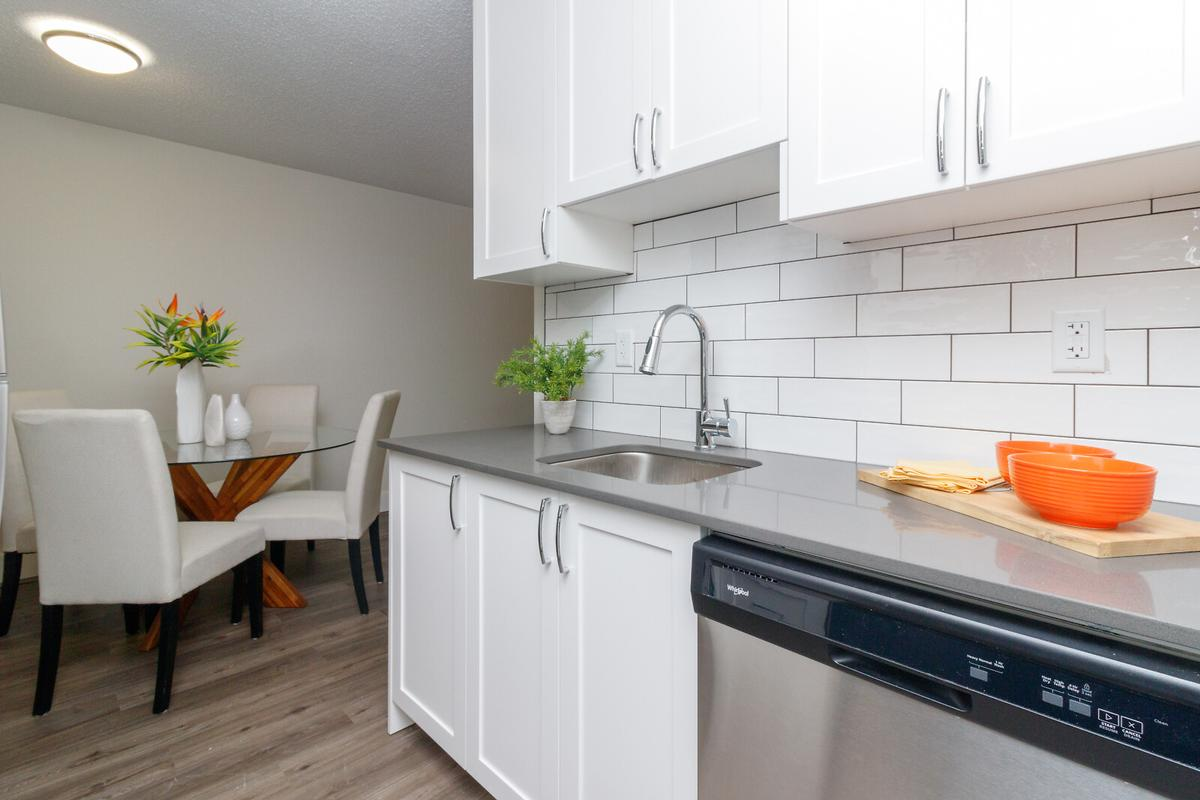 984 McKenzie Apartments - Photo 22