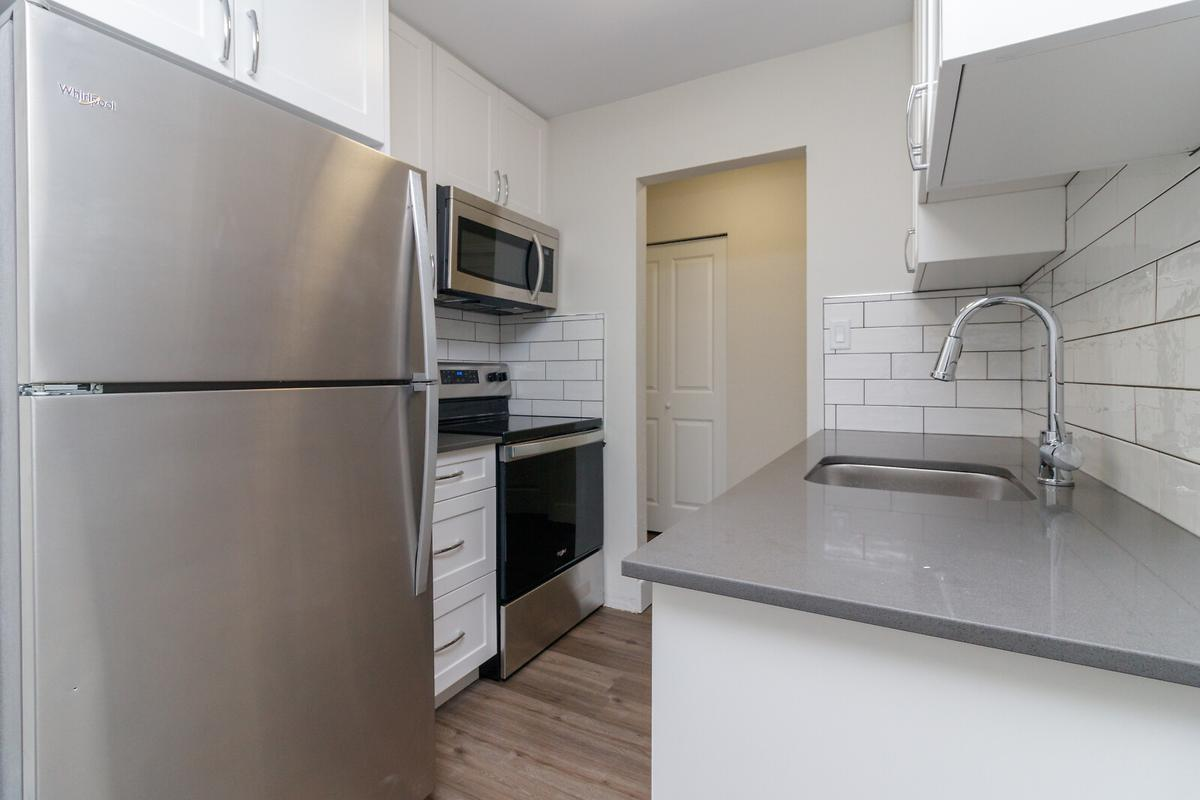984 McKenzie Apartments - Photo 23