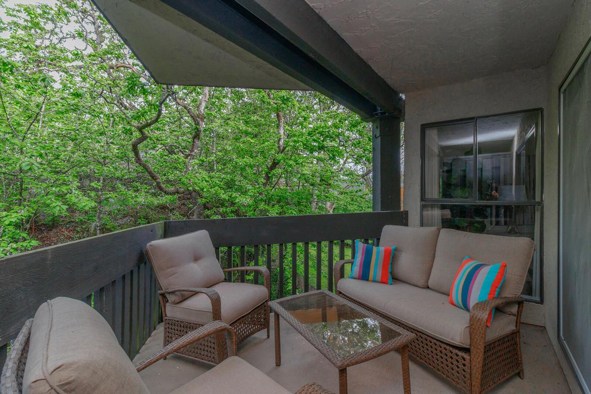 984 McKenzie Apartments - Photo 28