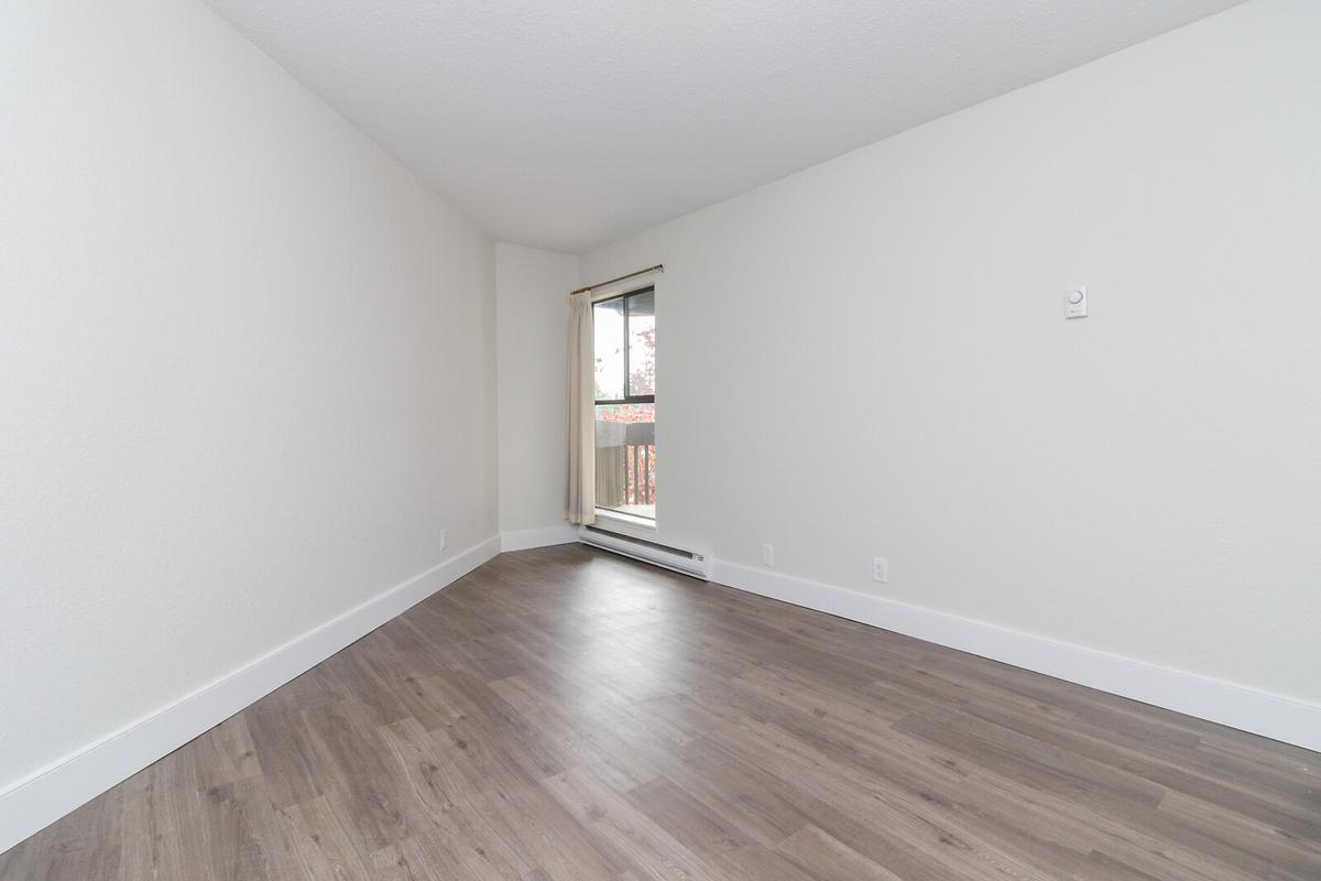984 McKenzie Apartments - Photo 25