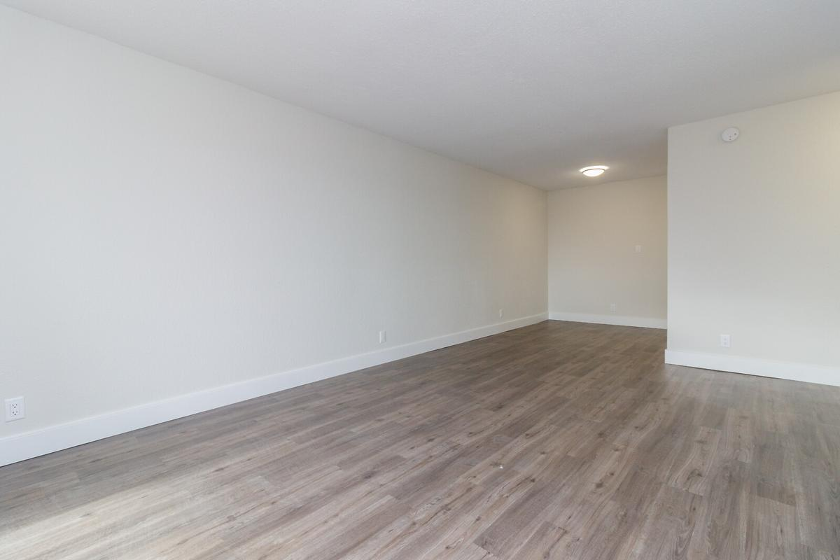 984 McKenzie Apartments - Photo 26