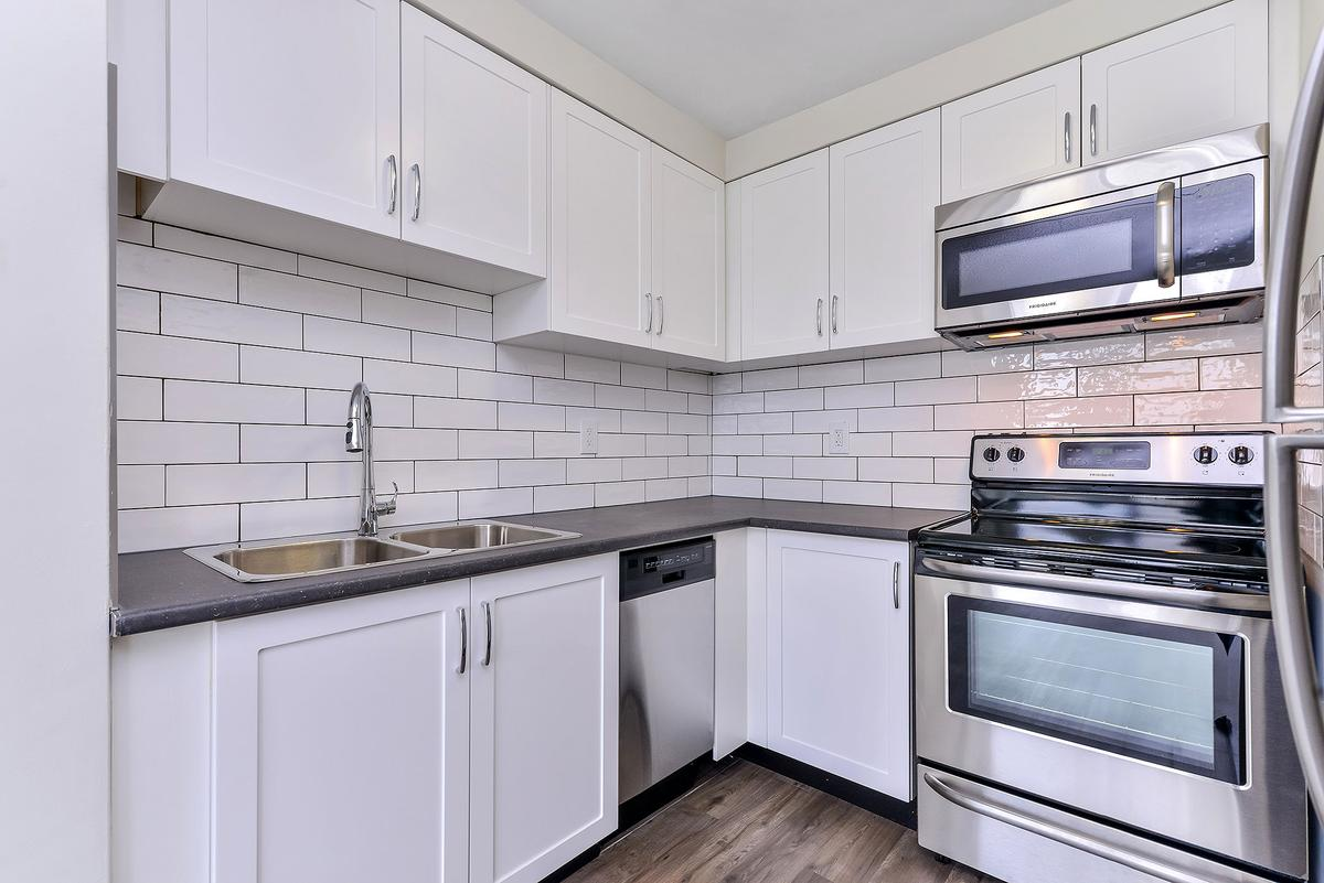 415 & 435 Michigan Street Apartments - Photo 10