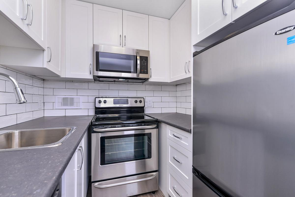 415 & 435 Michigan Street Apartments - Photo 17