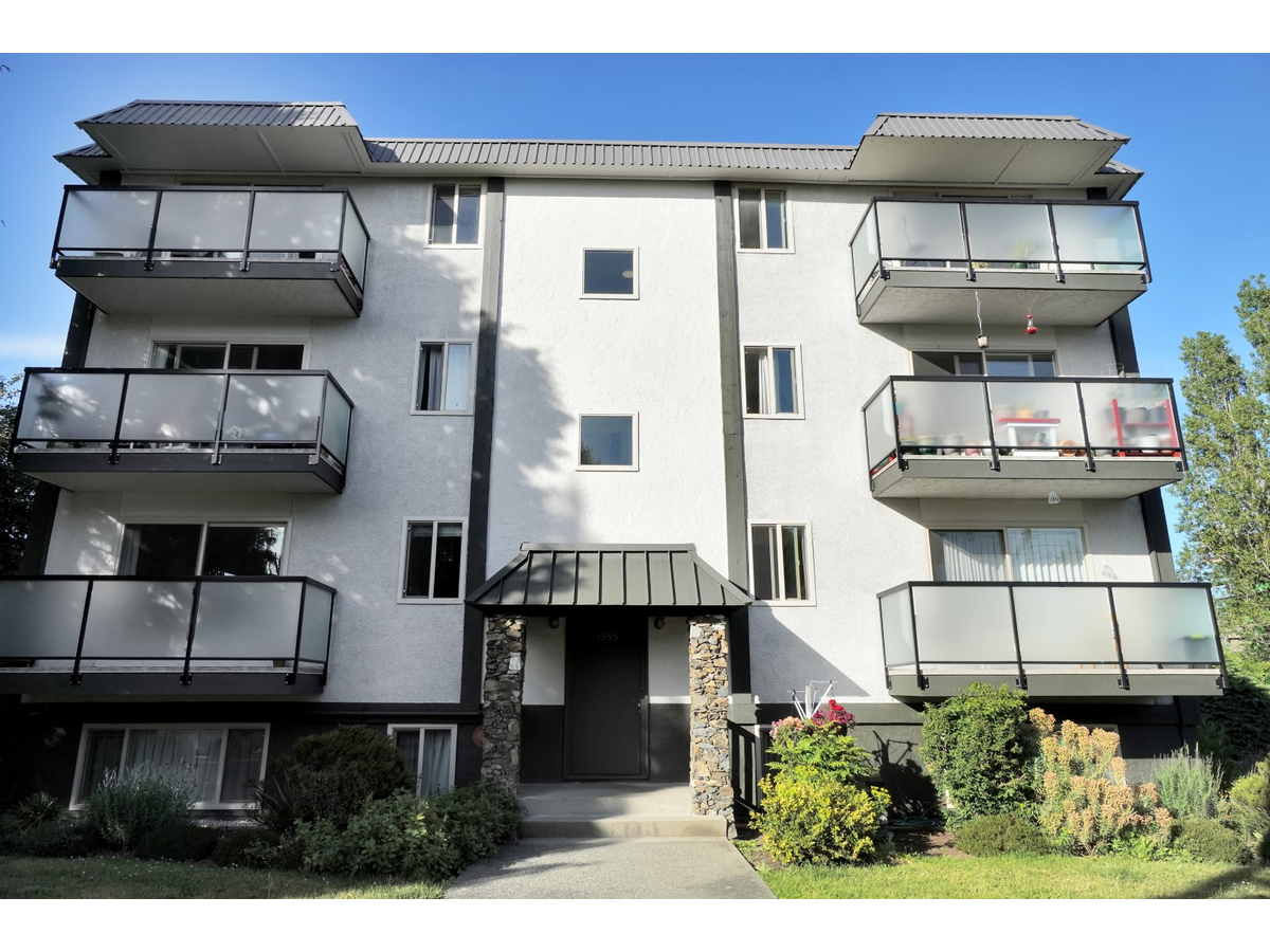 Madrona Manor Apartments