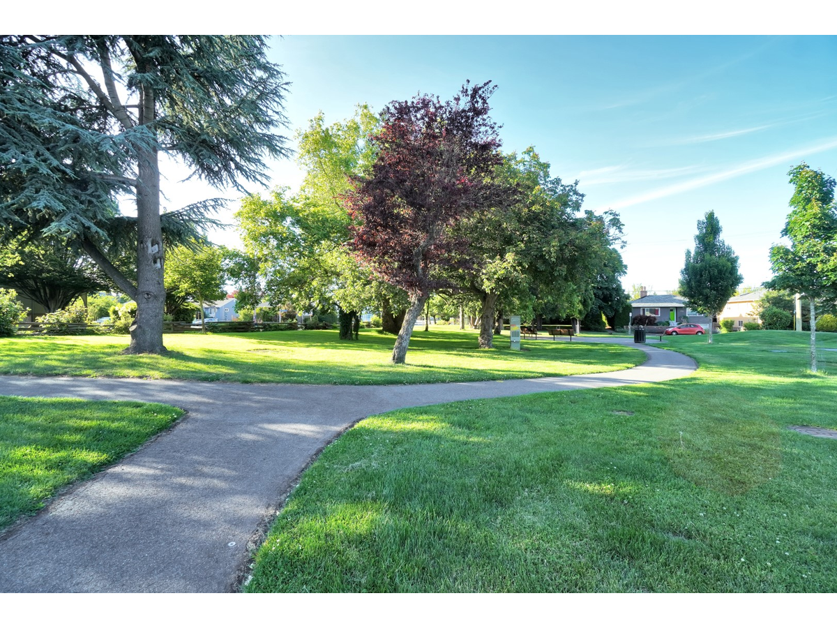 Madrona Manor Apartments - Photo 18