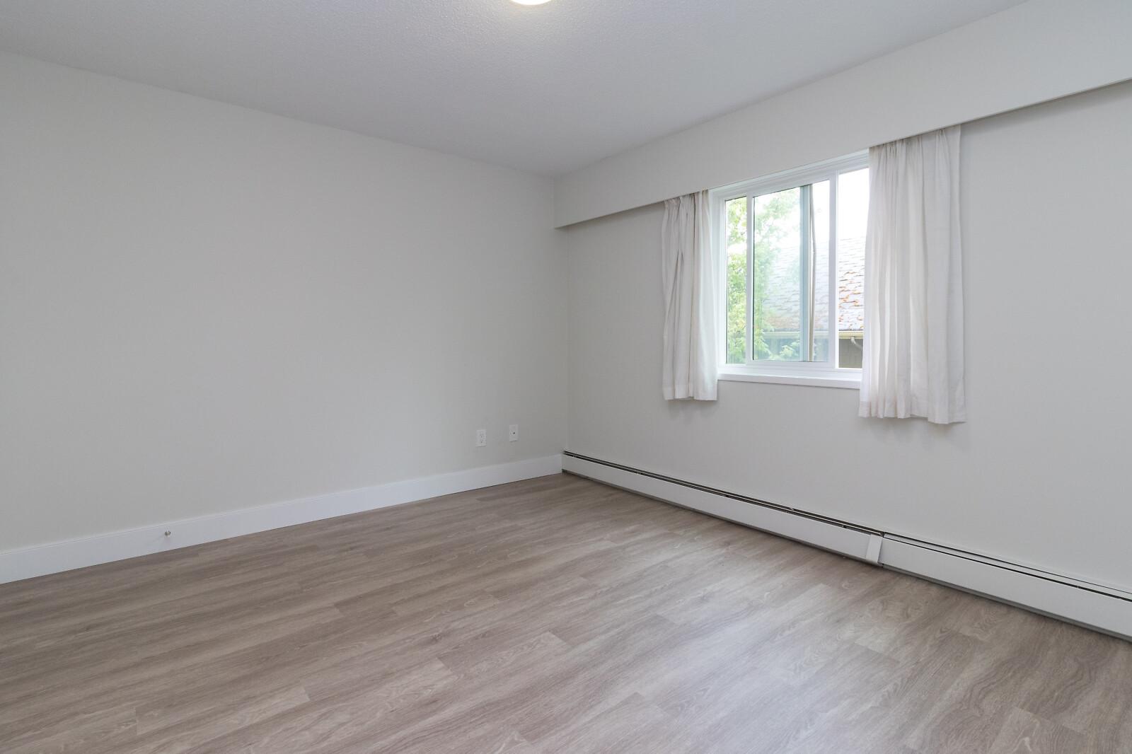 Madrona Manor Apartments - Photo 24