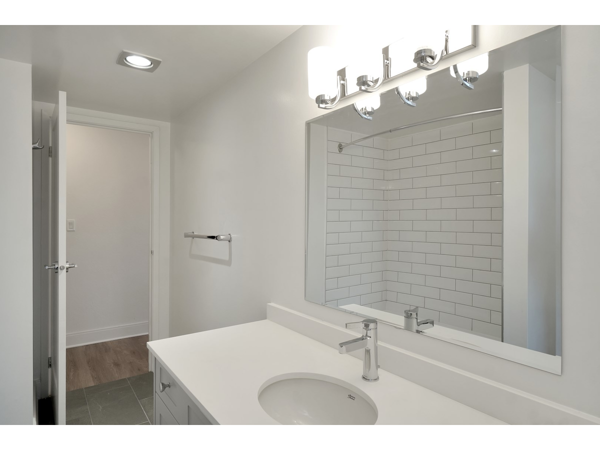 Market Green Apartments - Photo 5