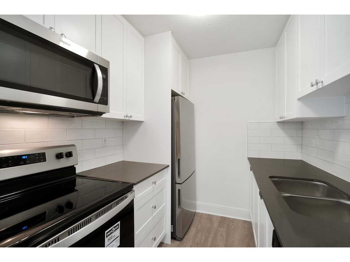 Market Green Apartments - Photo 2