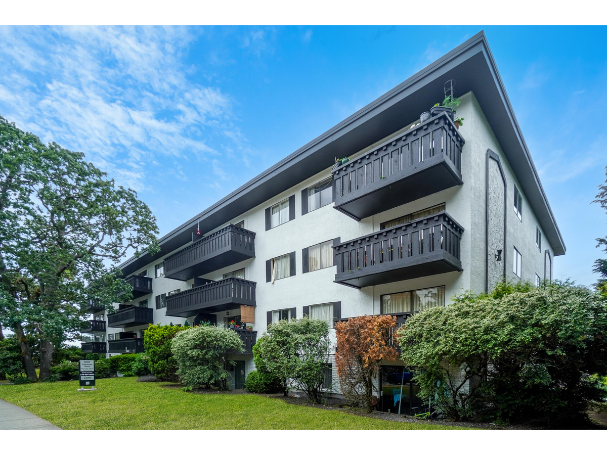 Macaulay Manor Apartments