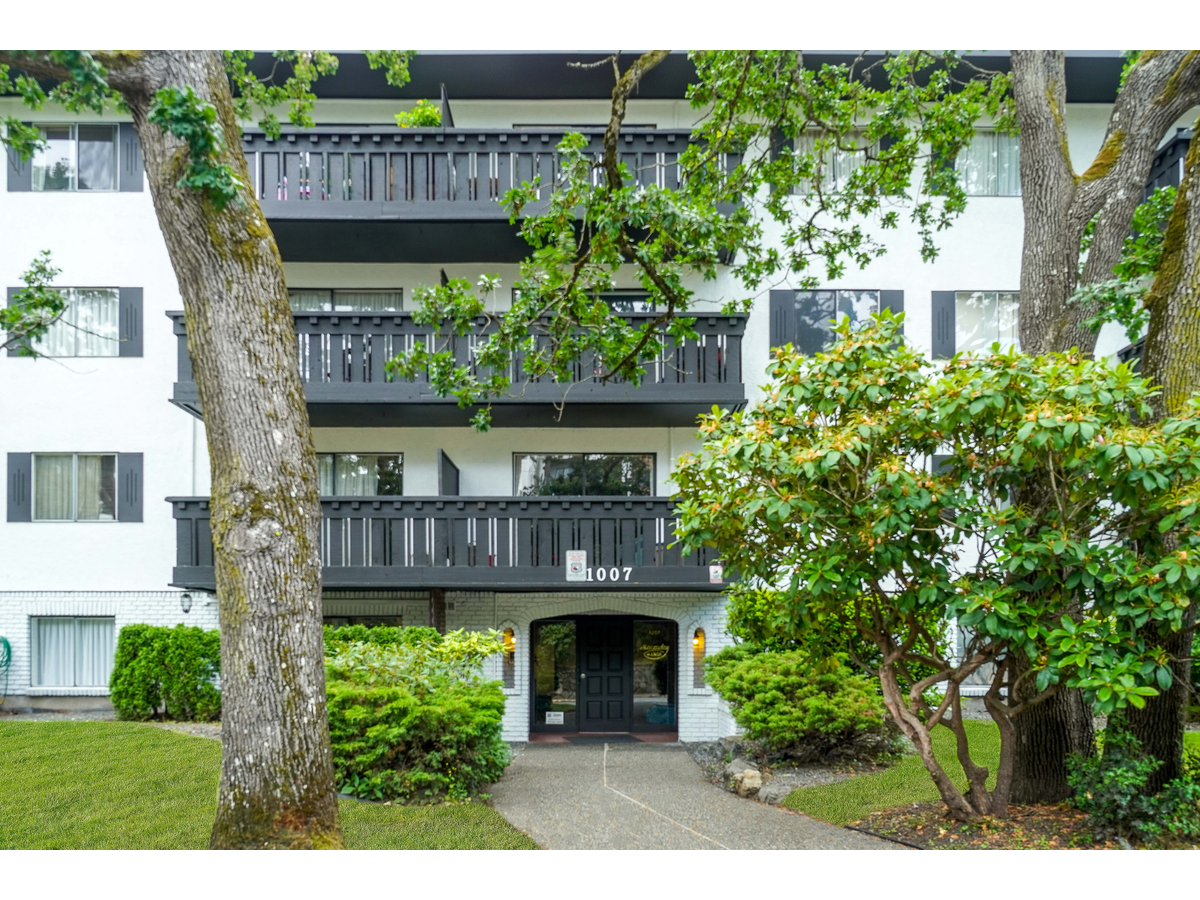 Macaulay Manor Apartments - Photo 11