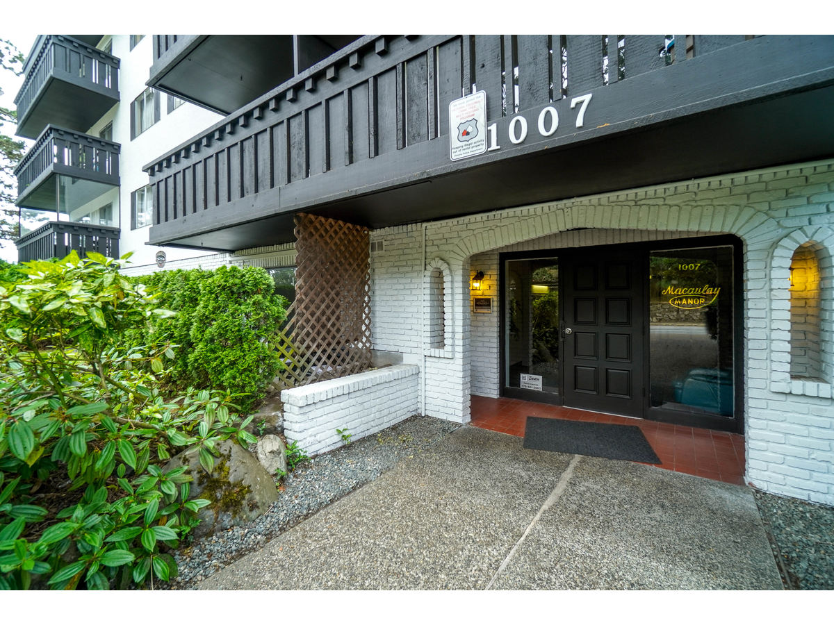 Macaulay Manor Apartments - Photo 12