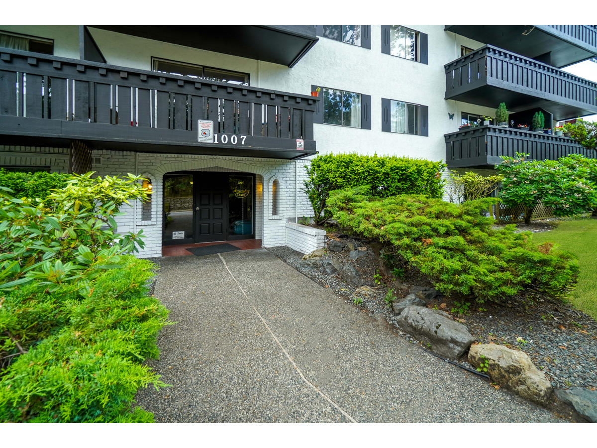 Macaulay Manor Apartments - Photo 13