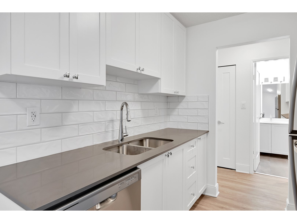 Ellery Manor Apartments - Photo 7