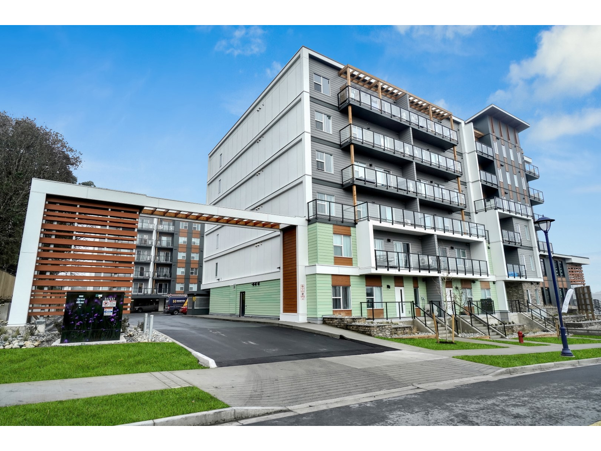 Centennial Court Apartments - Photo 2