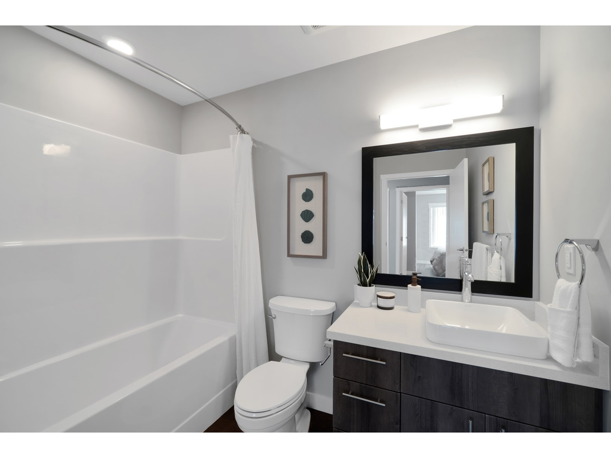 Centennial Court Apartments - Photo 16