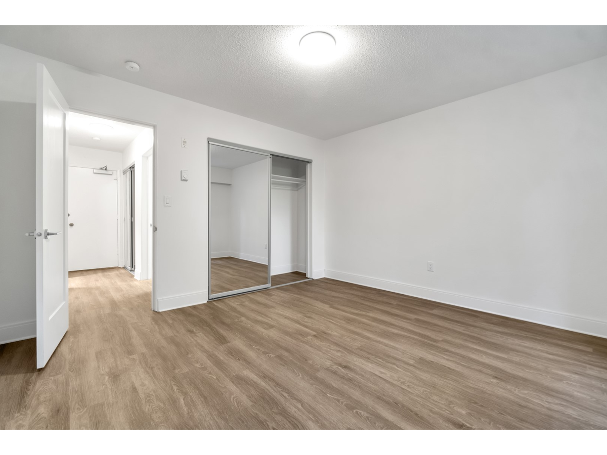 Granada Court Apartments - Photo 11