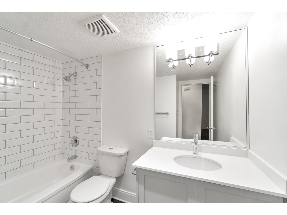 Granada Court Apartments - Photo 4