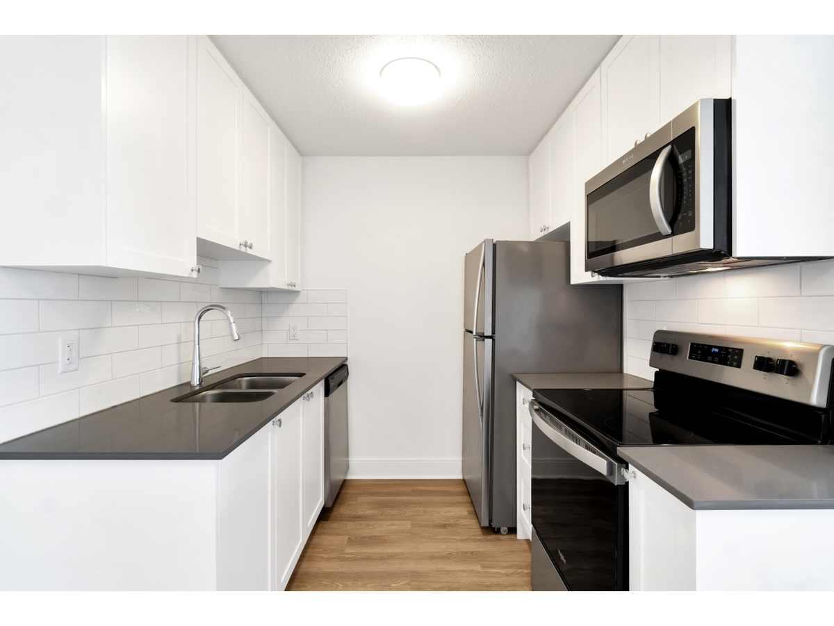 Macaulay Manor Apartments - Photo 2