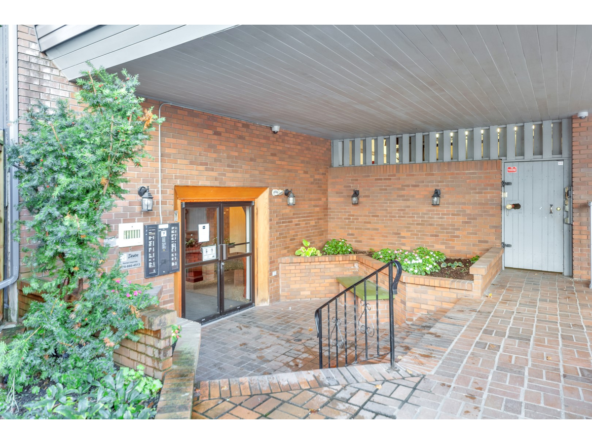 4026 Quadra Apartments - Photo 4