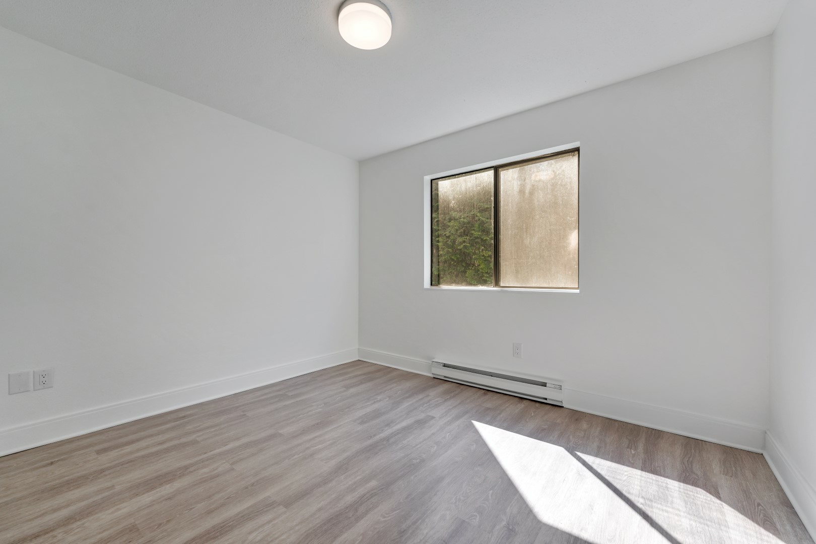 4026 Quadra Apartments - Photo 14