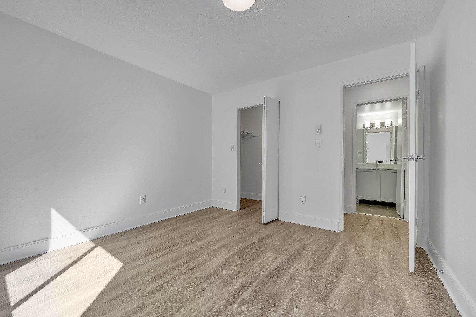 4026 Quadra Apartments - Photo 17