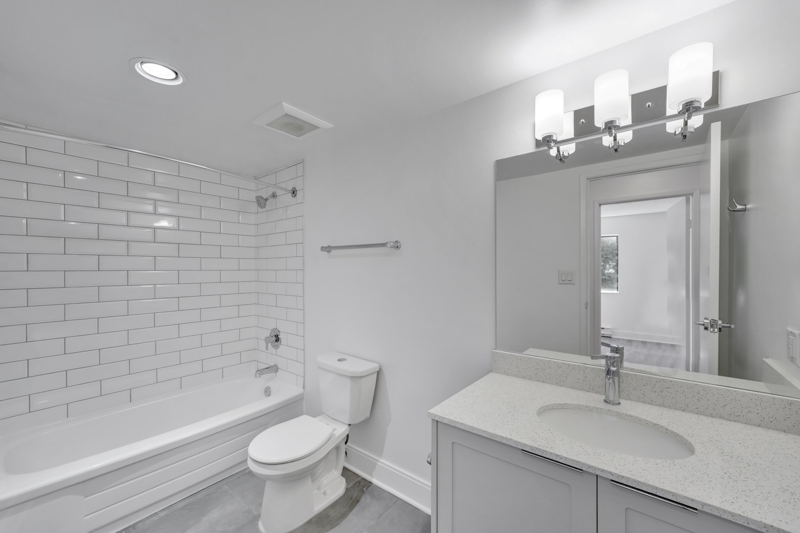 4026 Quadra Apartments - Photo 18