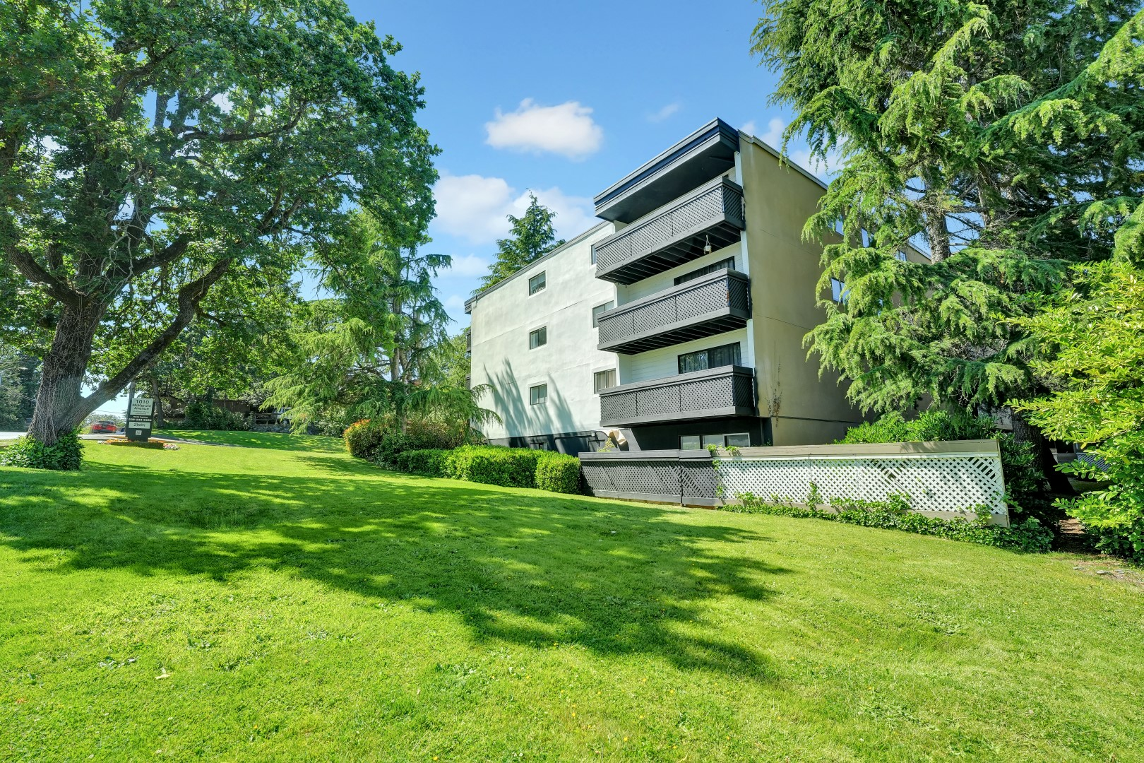 McKenzie Manor Apartments - Photo 2