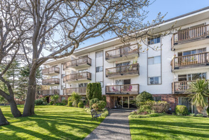 Woodridge Manor Apartments - Photo 2