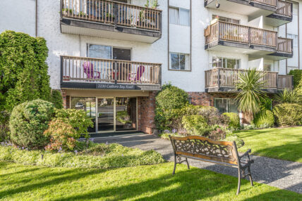Woodridge Manor Apartments - Photo 3