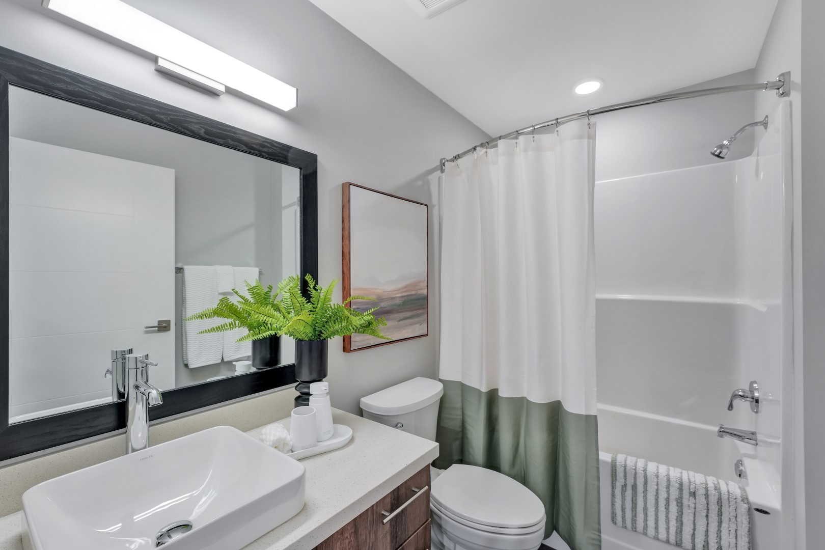 Centennial Court Apartments - Photo 9