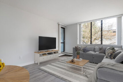 Crystal Court Apartments - Photo 11