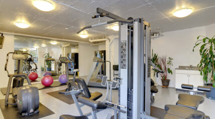 Crystal Court Apartments - Photo 19