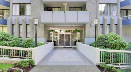 Crystal Court Apartments - Photo 23