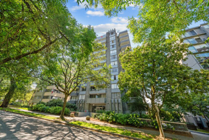 Crystal Court Apartments - Photo 25