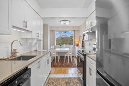 Willow Gardens Apartments - Photo 3