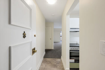 Woodridge Manor Apartments - Photo 7