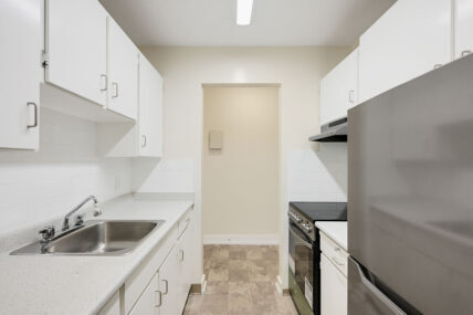 Woodridge Manor Apartments - Photo 4