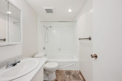 Woodridge Manor Apartments - Photo 5
