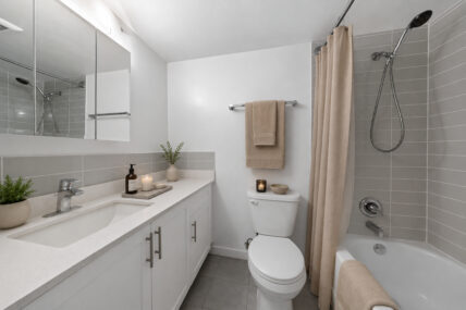 Crystal Court Apartments - Photo 9