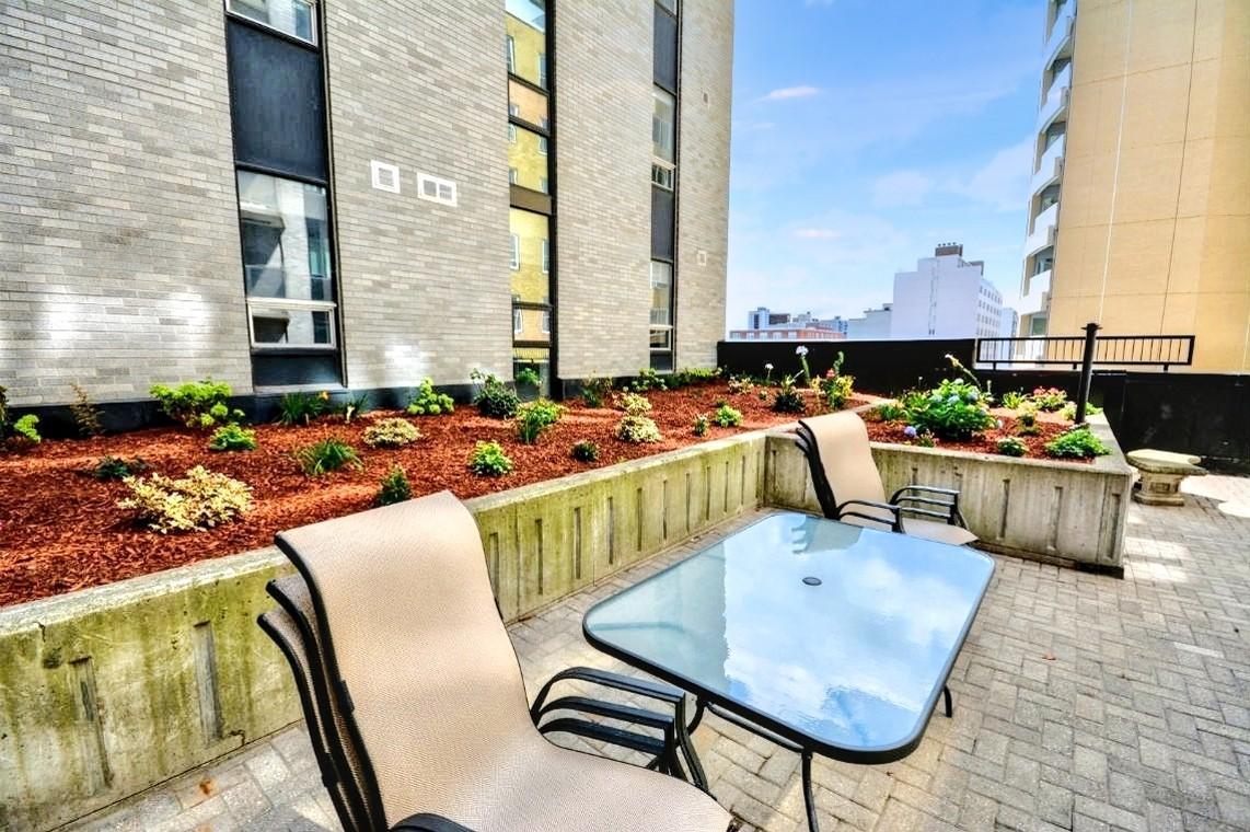 169 Lisgar St. - Photo 2