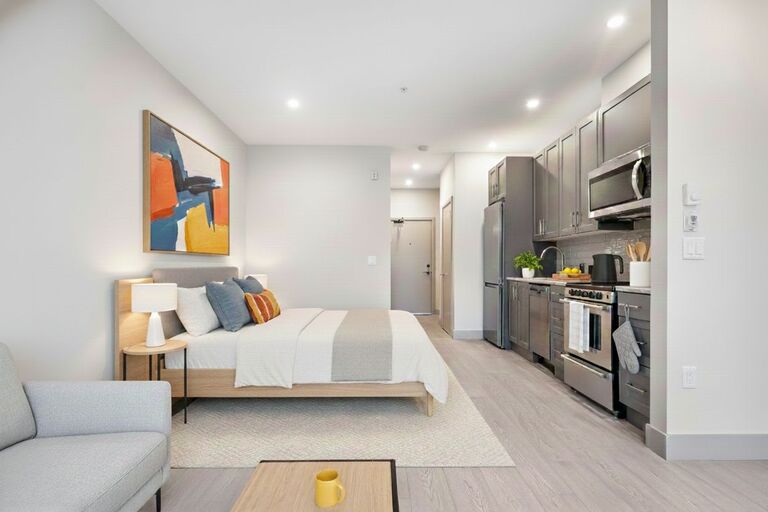 80dfcb6f95c6446b805e028fd8df5783.jpg Vantage