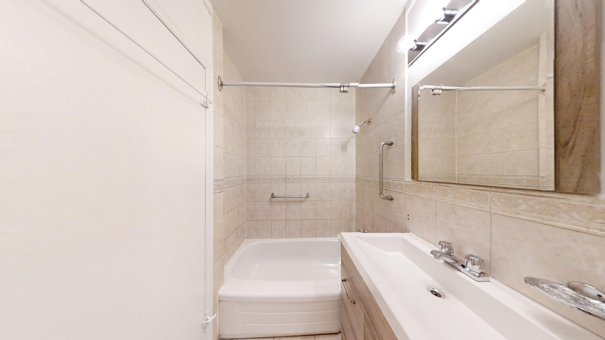 10-20 Bergamot Ave - Photo 5
