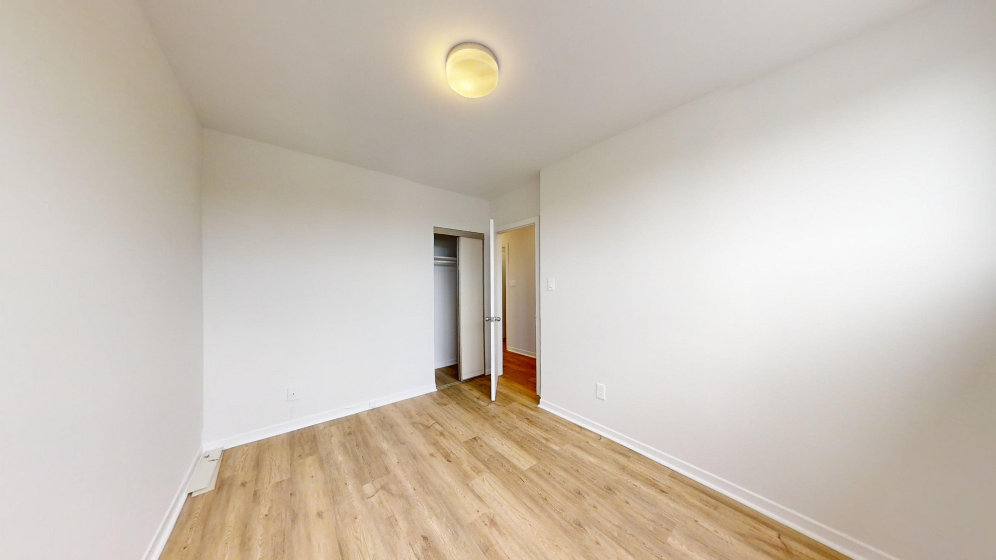 10-20 Bergamot Ave - Photo 9