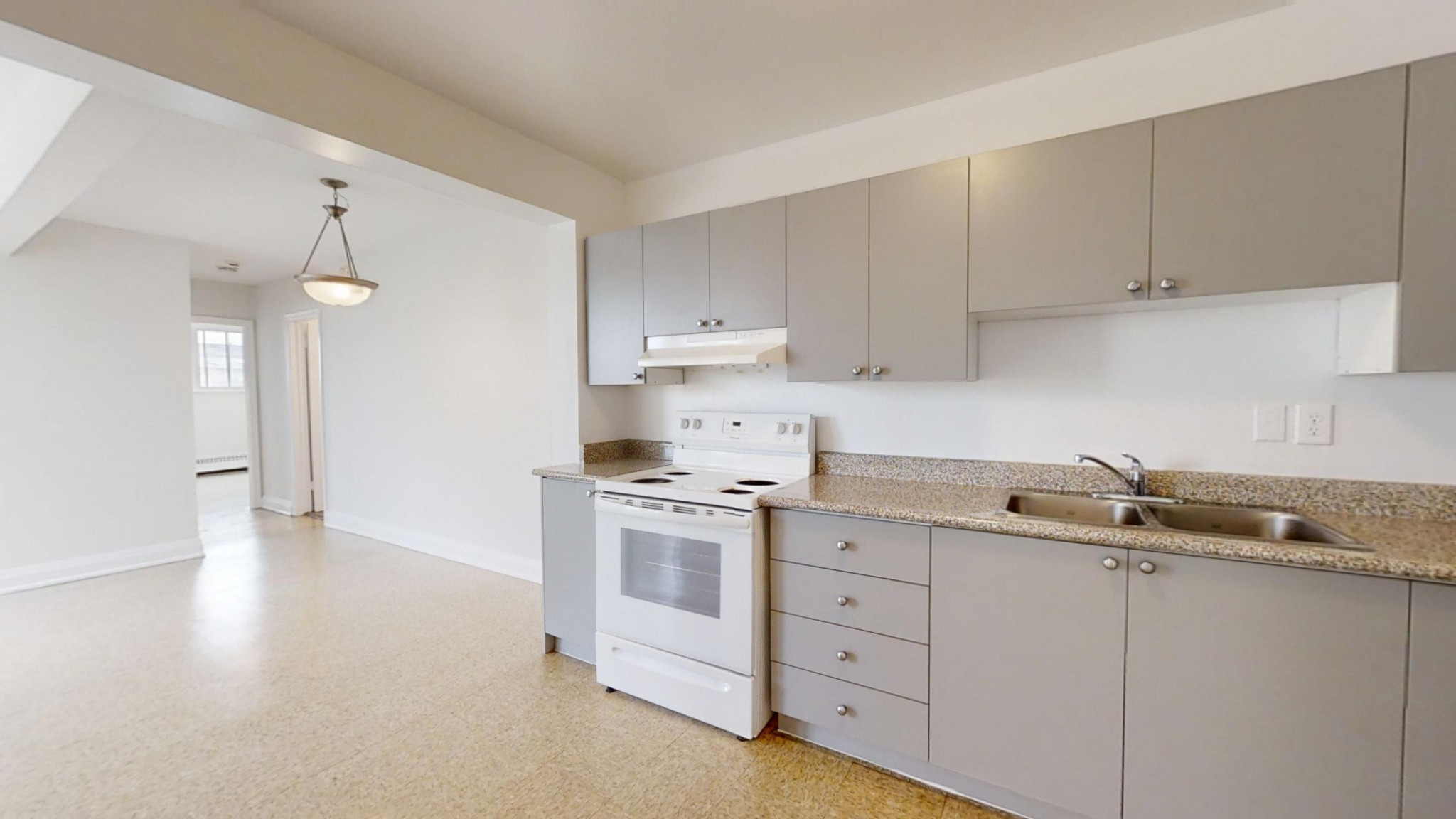 10-20 Bergamot Ave - Photo 4