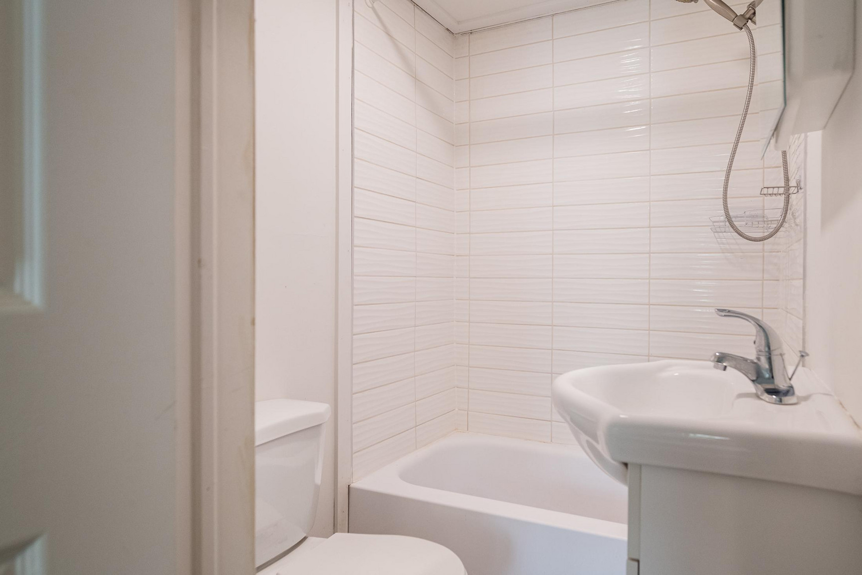 820 Roy Est  - Photo 16
