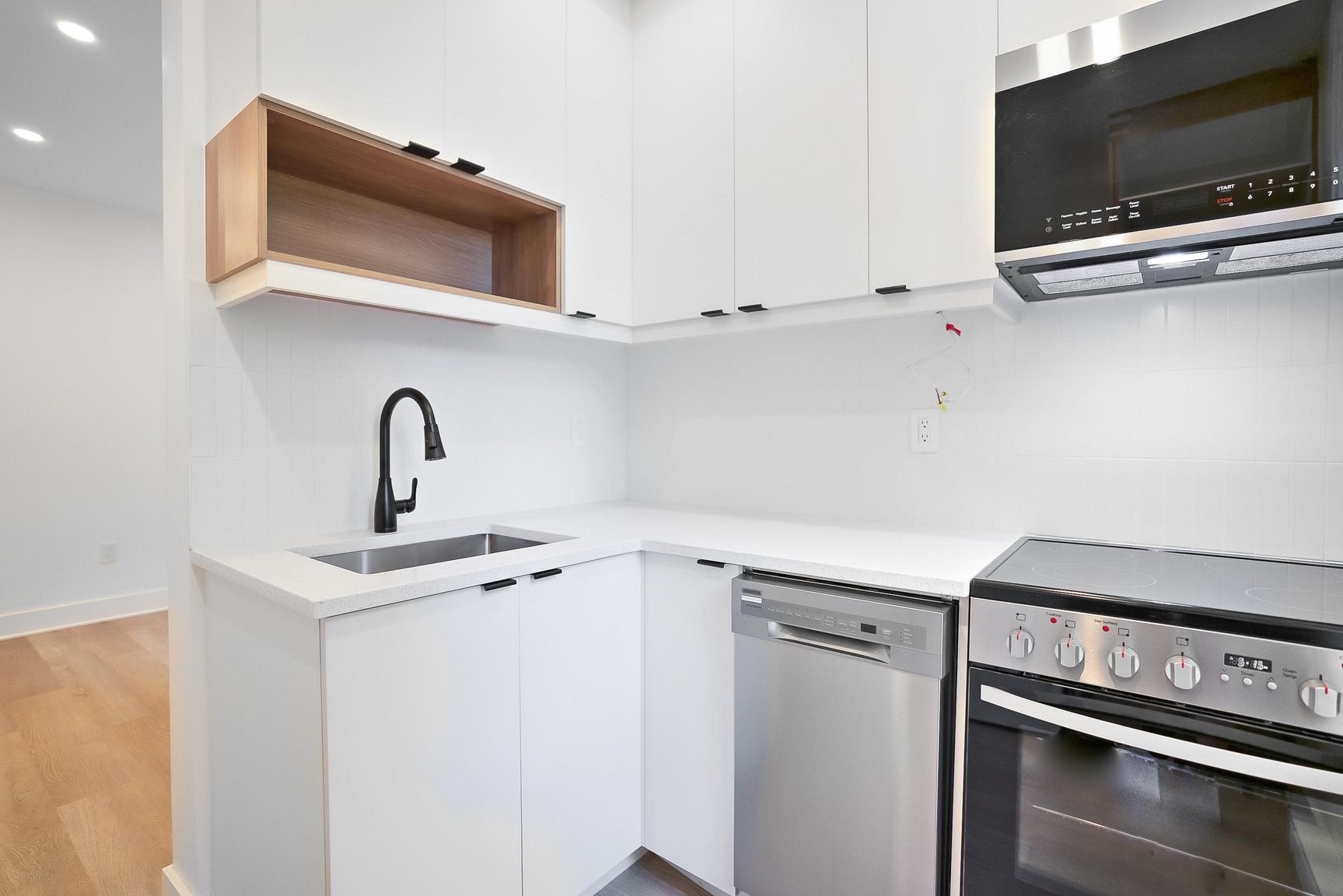 2112 Claremont - Photo 4
