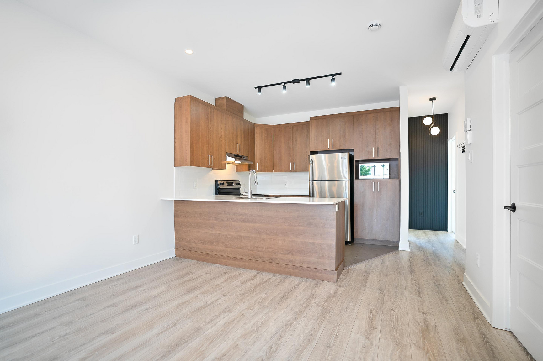 575 Courcelle St - Photo 4